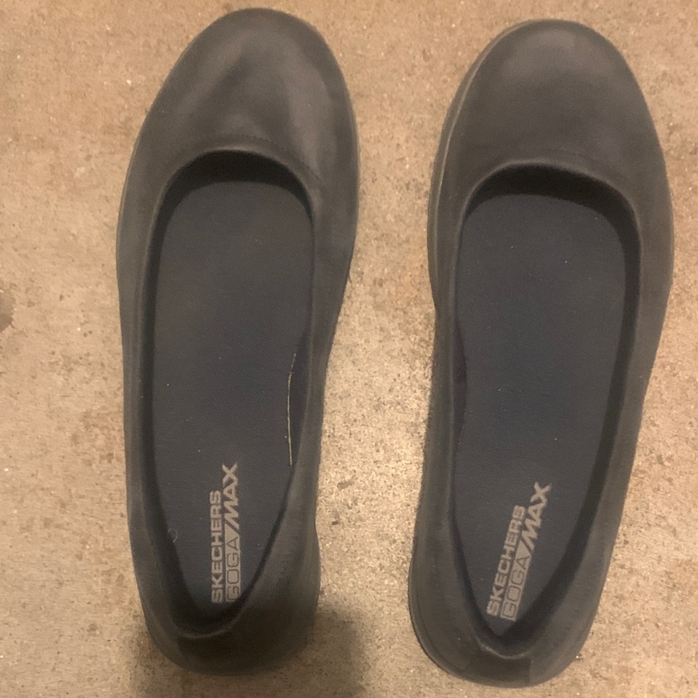 Skechers GOGAMAX Women's Navy Slip-On Flats